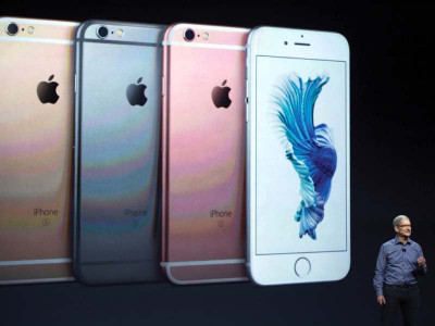 apple sells record 13m iphones in weekend launch apple sells record 13m iphones in weekend launch