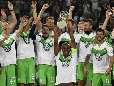 man united eager to keep wolves from the door