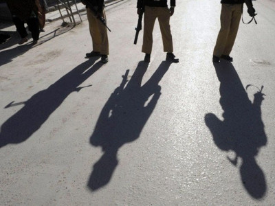 two govt officials among five held for carjacking two govt officials among five held for carjacking