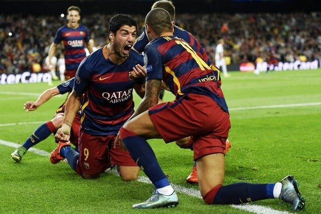 luis suarez celebrates with teammates after scoring the winner for barcelona photo afp luis suarez celebrates with teammates after scoring the winner for barcelona photo afp