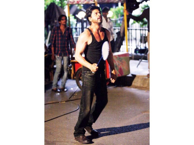 shah rukh khan playing badminton on the sets of dilwale photo publicity shah rukh khan playing badminton on the sets of dilwale photo publicity