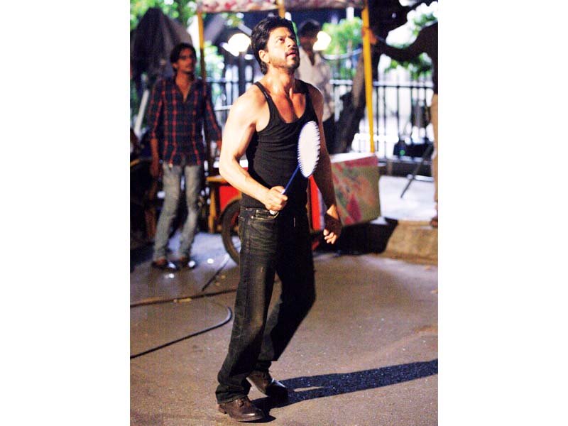 shah rukh khan playing badminton on the sets of dilwale photo publicity