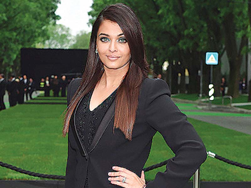 aishwarya plays an advocate who faces the threat of losing her daughter if she doesn t fight a criminal s case photo file