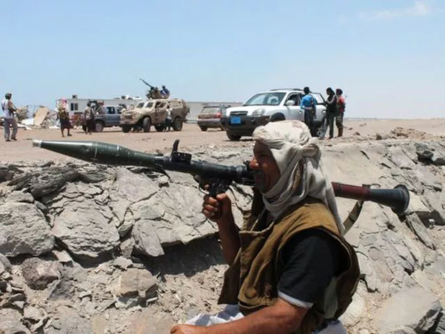 armed militiamen loyal to yemen 039 s fugitive president abderabbo mansour hadi prepare to launch attacks against shia huthi rebels on april 20 2015 near the airport in aden photo afp armed militiamen loyal to yemen 039 s fugitive president abderabbo mansour hadi prepare to launch attacks against shia huthi rebels on april 20 2015 near the airport in aden photo afp