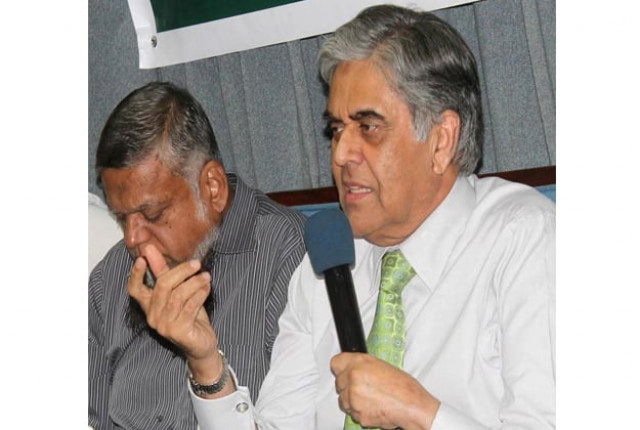 pia chairman nasser jaffer holding a news conference photo express pia chairman nasser jaffer holding a news conference photo express