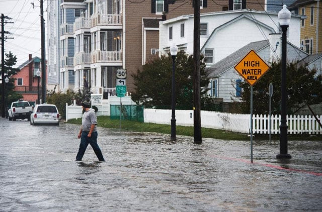 it was moving east to michigan and indiana and at least 500 000 people were without power according to media reports photo afp file it was moving east to michigan and indiana and at least 500 000 people were without power according to media reports photo afp file