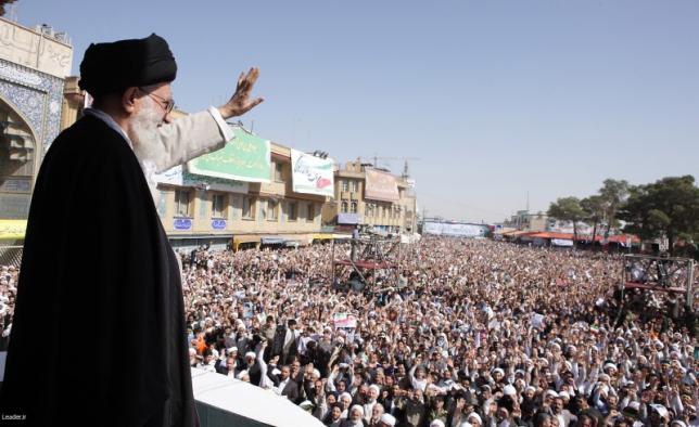 iran 039 s supreme leader ayatollah ali khamenei waves to the crowd in the holy city of qom 120 km south of tehran october 19 2010 photo reuters