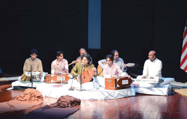 nighat chaudhry faheem mazhar swayed audiences with their performances photos huma choudhary express nighat chaudhry faheem mazhar swayed audiences with their performances photos huma choudhary express