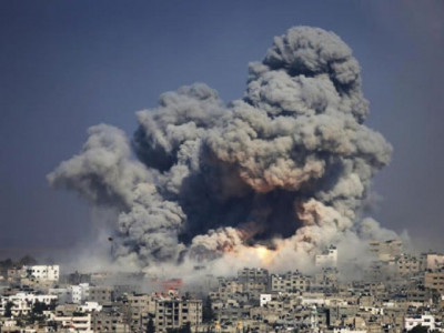 israeli air raid hits gaza after rocket attack israeli air raid hits gaza after rocket attack