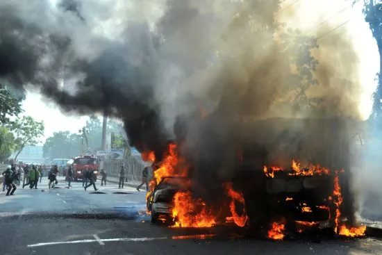 burning vehicles set on fire by opposition demonstrators are pictured during violent protests in dhaka bangladesh on january 6 2015 photo afp burning vehicles set on fire by opposition demonstrators are pictured during violent protests in dhaka bangladesh on january 6 2015 photo afp