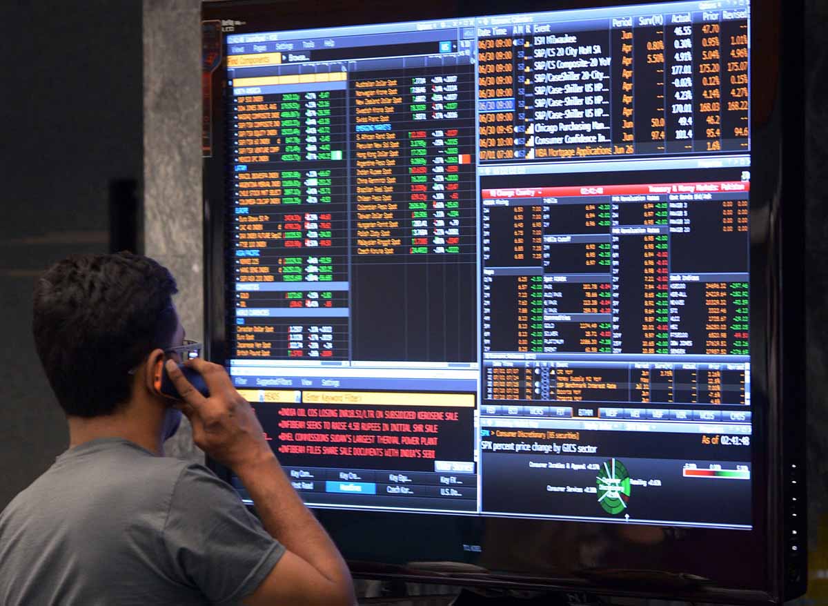 benchmark kse 100 index ends at 32 784 4