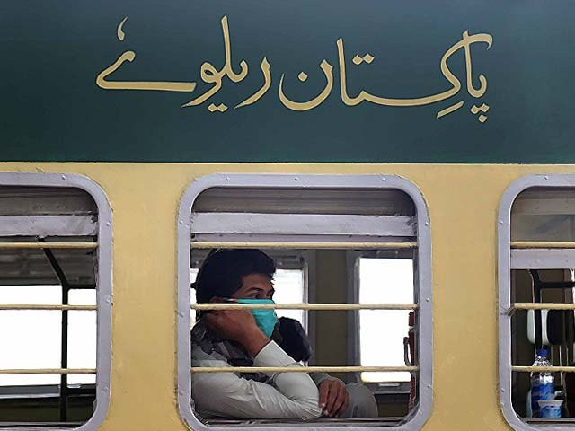 pakistani people wearing a face mask as a precaution against coronavirus at rawalpindi railway station photo afp pakistani people wearing a face mask as a precaution against coronavirus at rawalpindi railway station photo afp