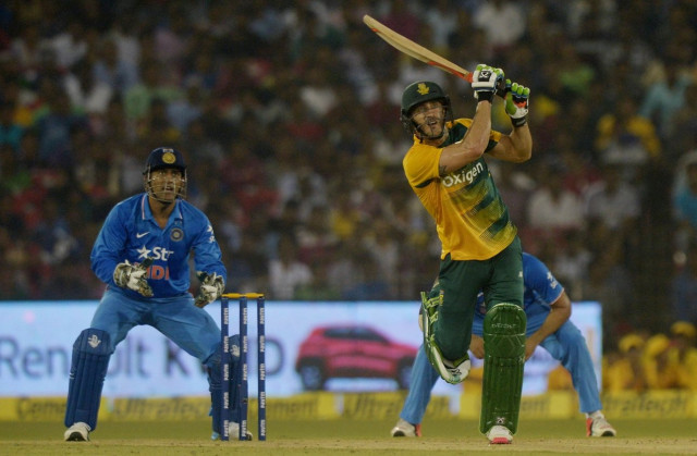 south africa 039 s captain faf du plessis r plays a shot as india 039 s captain mahendra singh dhoni looks on during the second t20 cricket match between india and south africa at the barabati stadium in cuttack on october 5 2015 photo afp south africa 039 s captain faf du plessis r plays a shot as india 039 s captain mahendra singh dhoni looks on during the second t20 cricket match between india and south africa at the barabati stadium in cuttack on october 5 2015 photo afp