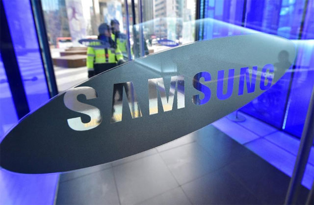 company pinning hopes on samsung pay mobile market share margins continue to slide photo afp