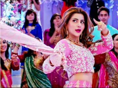 if you don t like item numbers don t watch them sohai ali abro