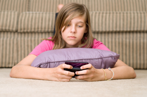 compulsive texting habits can destroy your daughter s grades