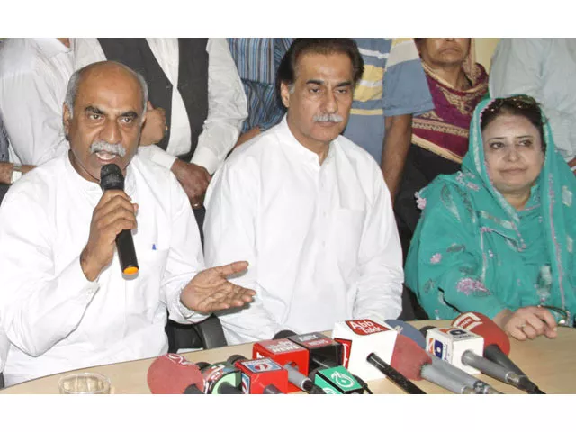 president ppp workers group dr safdar abbasi announces support for pml n candidate for the na 122 by polls sardar ayaz sadiq at a news conference in lahore on cctober 6 2015 photo nni president ppp workers group dr safdar abbasi announces support for pml n candidate for the na 122 by polls sardar ayaz sadiq at a news conference in lahore on cctober 6 2015 photo nni