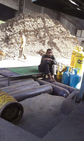 ali was shackled for 13 days for stealing five kilogrammes of copper wiring from the factory photo naeem asghar express ali was shackled for 13 days for stealing five kilogrammes of copper wiring from the factory photo naeem asghar express