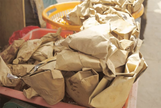 multiple paans are often packed in a single package for consumers photos arif soomro multiple paans are often packed in a single package for consumers photos arif soomro
