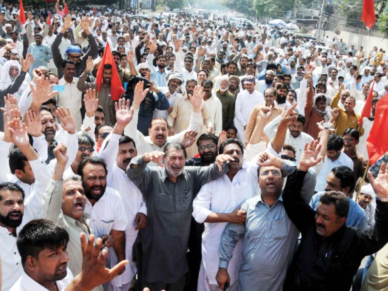 lesco workers chant slogans against the government at aiwan i iqbal road photo shafiq malik express