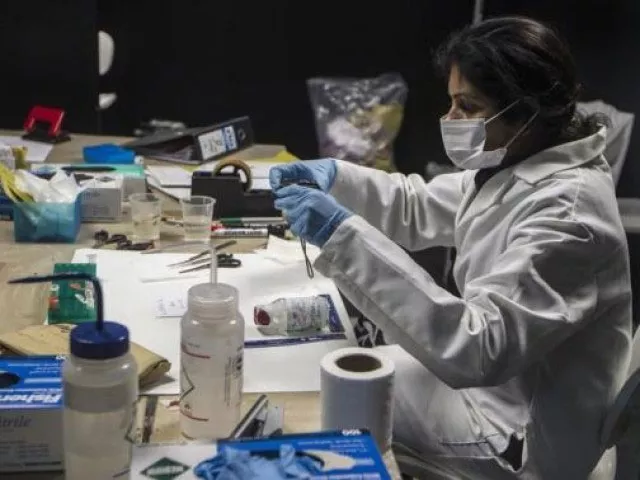a forensic scientist analyzes samples in the dna and serology department at punjab forensic science agency in lahore january 13 2015 photo reuters a forensic scientist analyzes samples in the dna and serology department at punjab forensic science agency in lahore january 13 2015 photo reuters