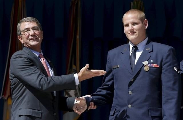 united states secretary of defense ash carter l presents usaf airman 1st class spencer stone airman 039 s medal and purple heart during awards for his role in disarming a gunman on a paris bound train on august 21 at the pentagon in washington september 17 2015 photo reuters united states secretary of defense ash carter l presents usaf airman 1st class spencer stone airman 039 s medal and purple heart during awards for his role in disarming a gunman on a paris bound train on august 21 at the pentagon in washington september 17 2015 photo reuters
