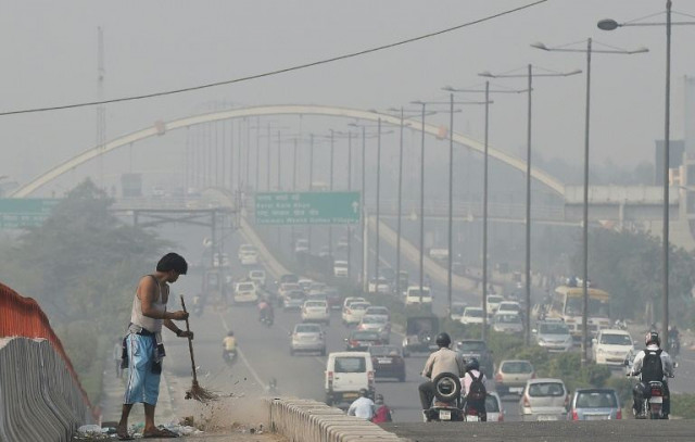 an indian sweeper cleans a flyover as smog covers the capital 039 s skyline the morning after celebrations for the diwali festival in new delhi on october 24 2014 photo afp an indian sweeper cleans a flyover as smog covers the capital 039 s skyline the morning after celebrations for the diwali festival in new delhi on october 24 2014 photo afp