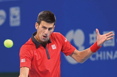 djokovic brushes aside isner to reach china open semis