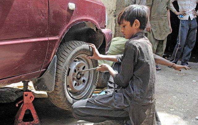 pakistan along with india is the only country which has the minimum age for hazardous work set as 14 years instead of 18 years photo inp pakistan along with india is the only country which has the minimum age for hazardous work set as 14 years instead of 18 years photo inp
