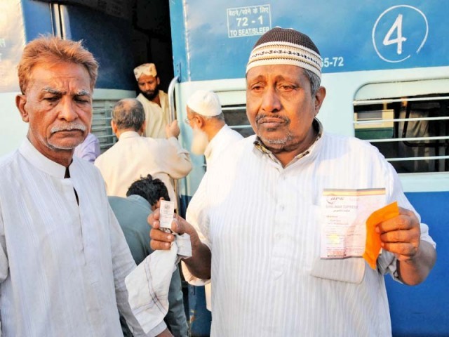 delhi bound samjhota express denied entry into india again
