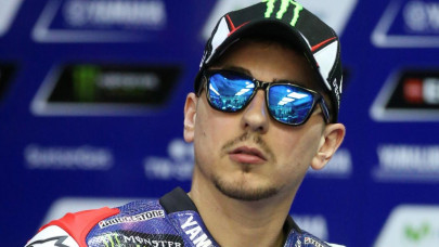 lorenzo edges rossi for japan pole lorenzo edges rossi for japan pole