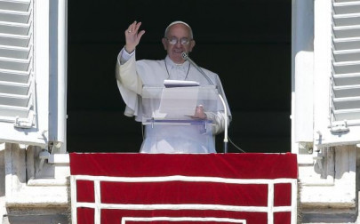 pope prays for defenceless victims of turkish bomb blasts