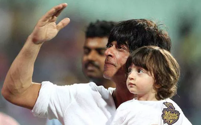 king khan and abram are having too much fun on the sets of dilwale photo indiatoday king khan and abram are having too much fun on the sets of dilwale photo indiatoday