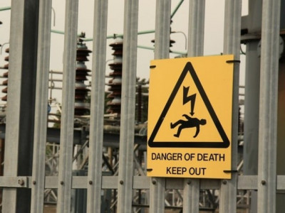 accident three die from receiving electric shocks