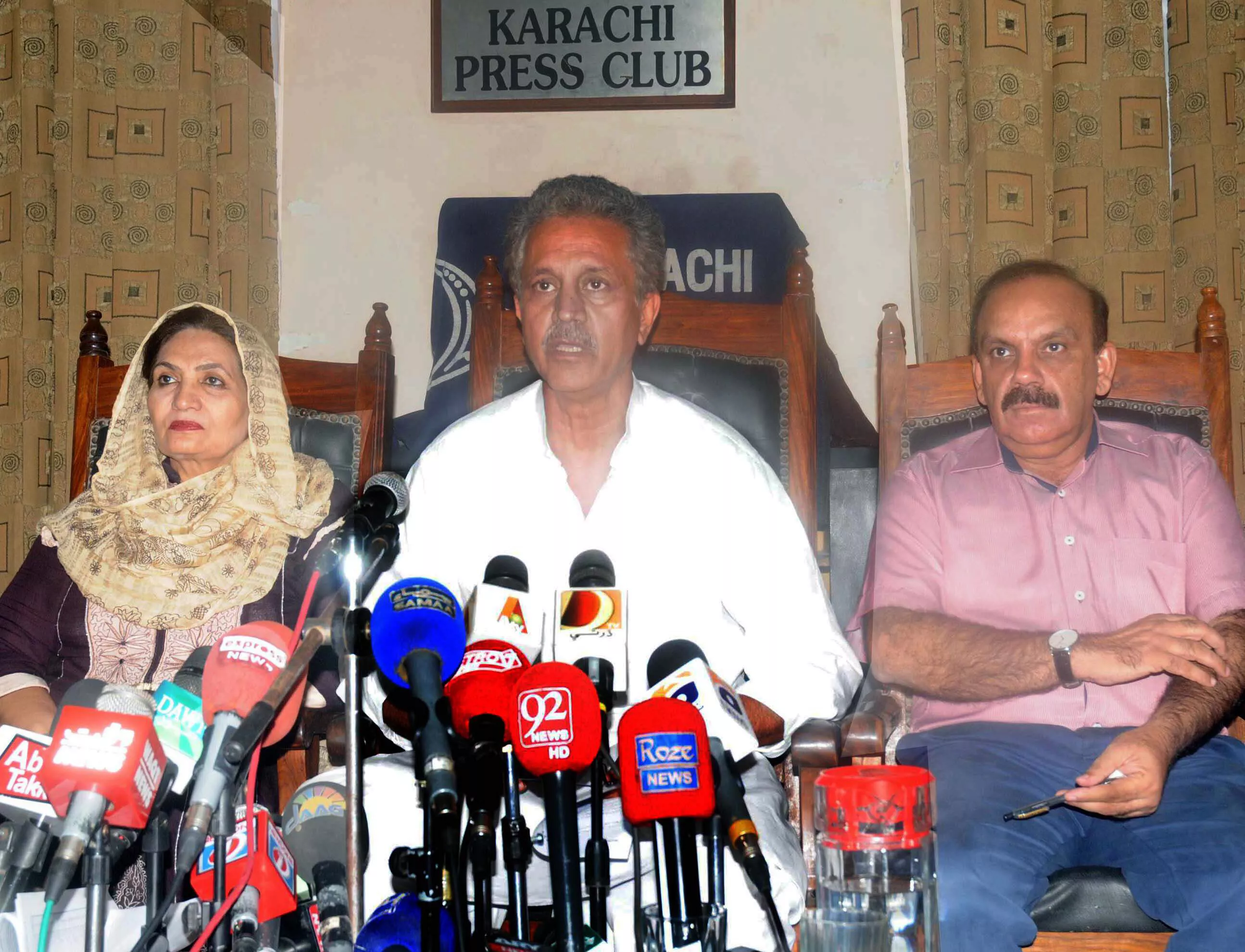 mqm leaders holding a press conference at kpc on october 14 2015 photo irfan ali express mqm leaders holding a press conference at kpc on october 14 2015 photo irfan ali express