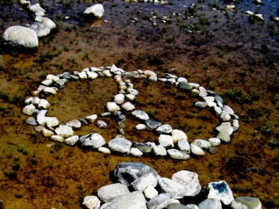 we must live with principles of peace and love