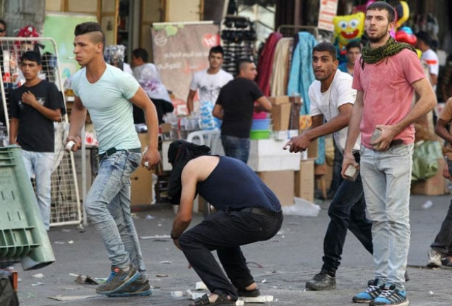 palestinian demonstraters collect stones to throw at israeli security forces during clashes in an area controlled by the palestinian authority in the centre of the west bank city of hebron on september 23 2015 photo afp palestinian demonstraters collect stones to throw at israeli security forces during clashes in an area controlled by the palestinian authority in the centre of the west bank city of hebron on september 23 2015 photo afp