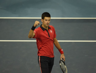 shanghai masters djokovic fends off tomic to set up murray clash