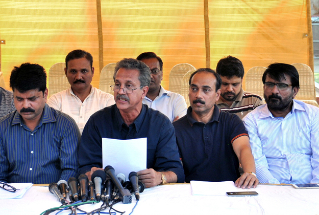 mqm leaders addressing a press conference photo inp