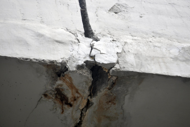 the concrete block fell from the newly constructed bridge of rawalpindi islamabad metro bus photo zafar aslam express the concrete block fell from the newly constructed bridge of rawalpindi islamabad metro bus photo zafar aslam express