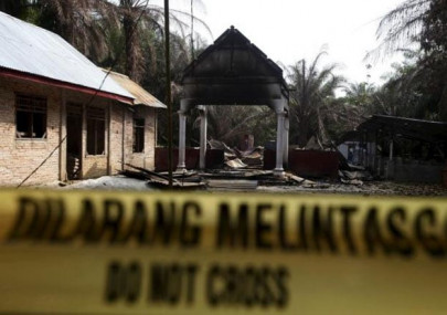indonesia s aceh province tears down churches after religious violence