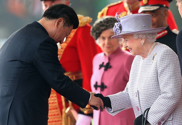 britain 039 s queen elizabeth ii r shakes hands with china 039 s president xi jinping l on horse guards parade in central london on october 20 2015 photo afp