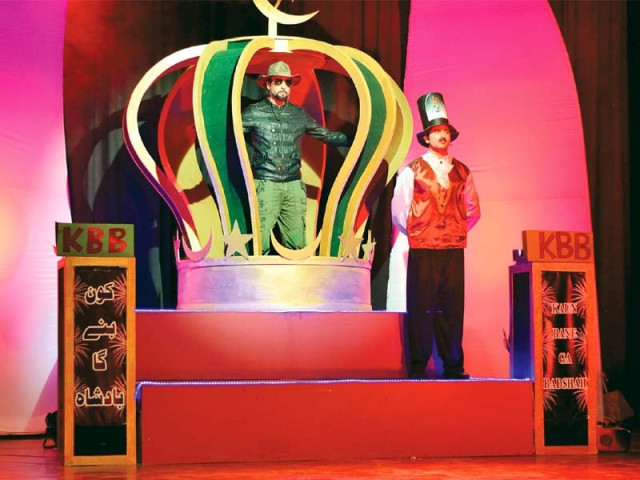 the play is a game show hosted by big boss a mysterious character assisted by a well mannered understudy named nizam photos publicity