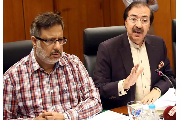 all pakistan textile mills association aptma chairman tariq saud addressing a press conference photo inp all pakistan textile mills association aptma chairman tariq saud addressing a press conference photo inp