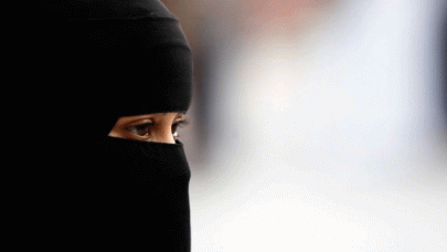new saudi law to fine female workers 1 000 riyals for not covering head