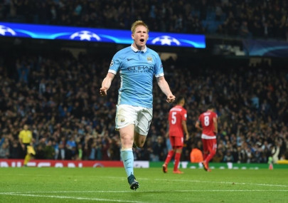 de bruyne lifts city past sevilla martial saves united