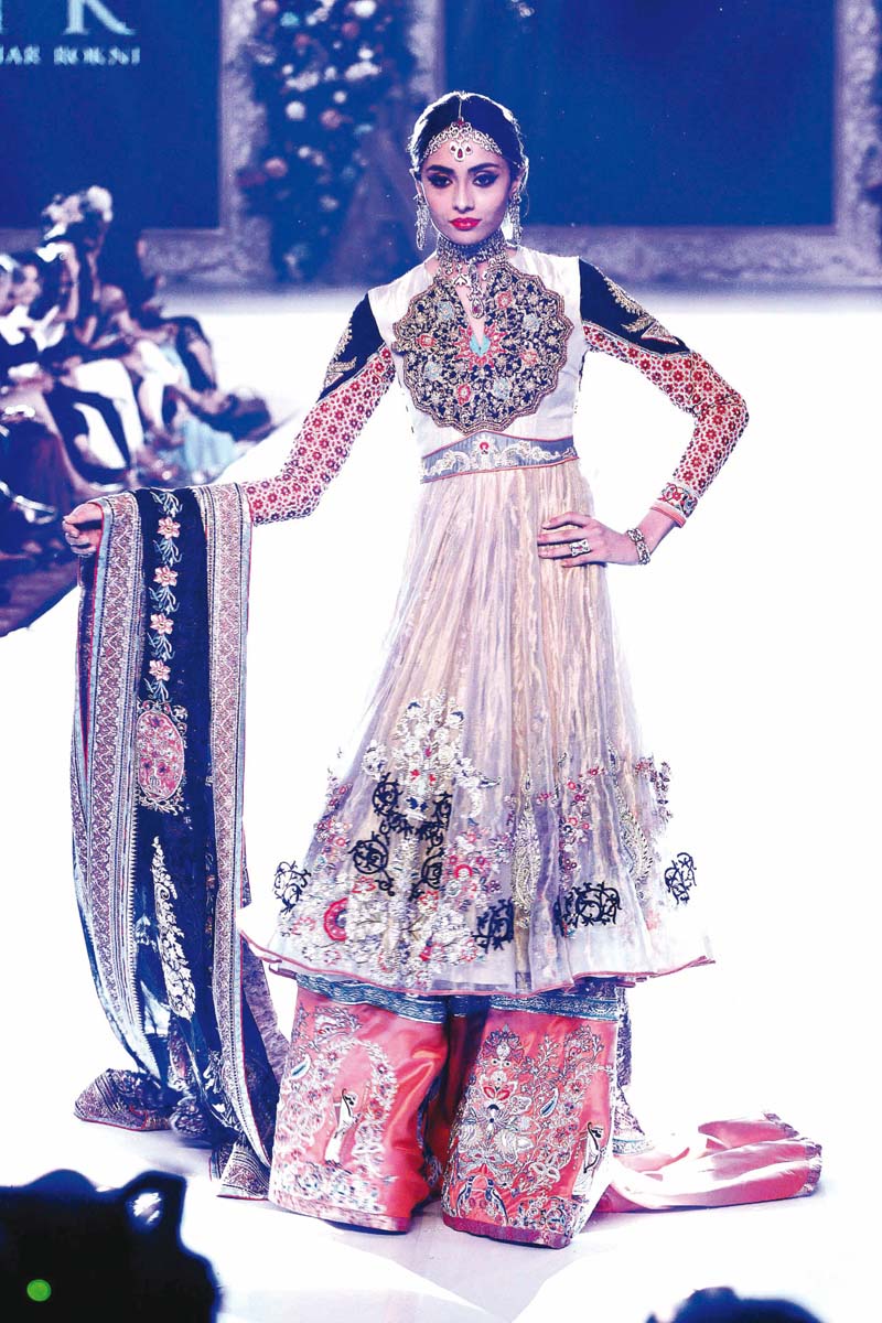 farwa was the showstopper for the house of kamiar rokni s alchemy collection at plbw 2015 photo shafiq malik express