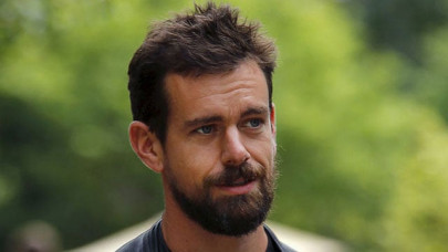 twitter chief dorsey gives chunk of stock to workers