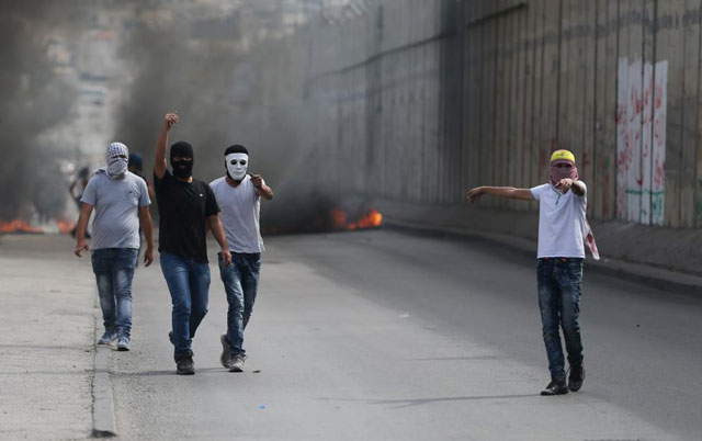 palestinian protesters gesture during clashes with the israeli troops in the west bank town of al ram near jerusalem october 22 2015 photo reuters