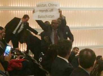 pm nawaz heckled at us think tank